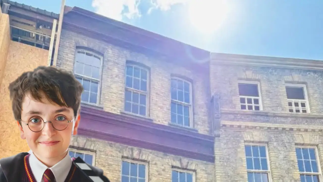 Bastidores da série de Harry Potter revelam o Beco Diagonal Gravações da adaptação da HBO Max mostram cenários icônicos!